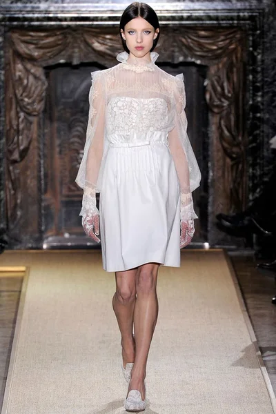 Look 13
